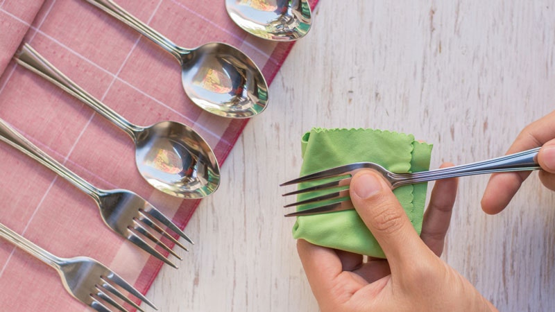 Silver cutlery cleaning